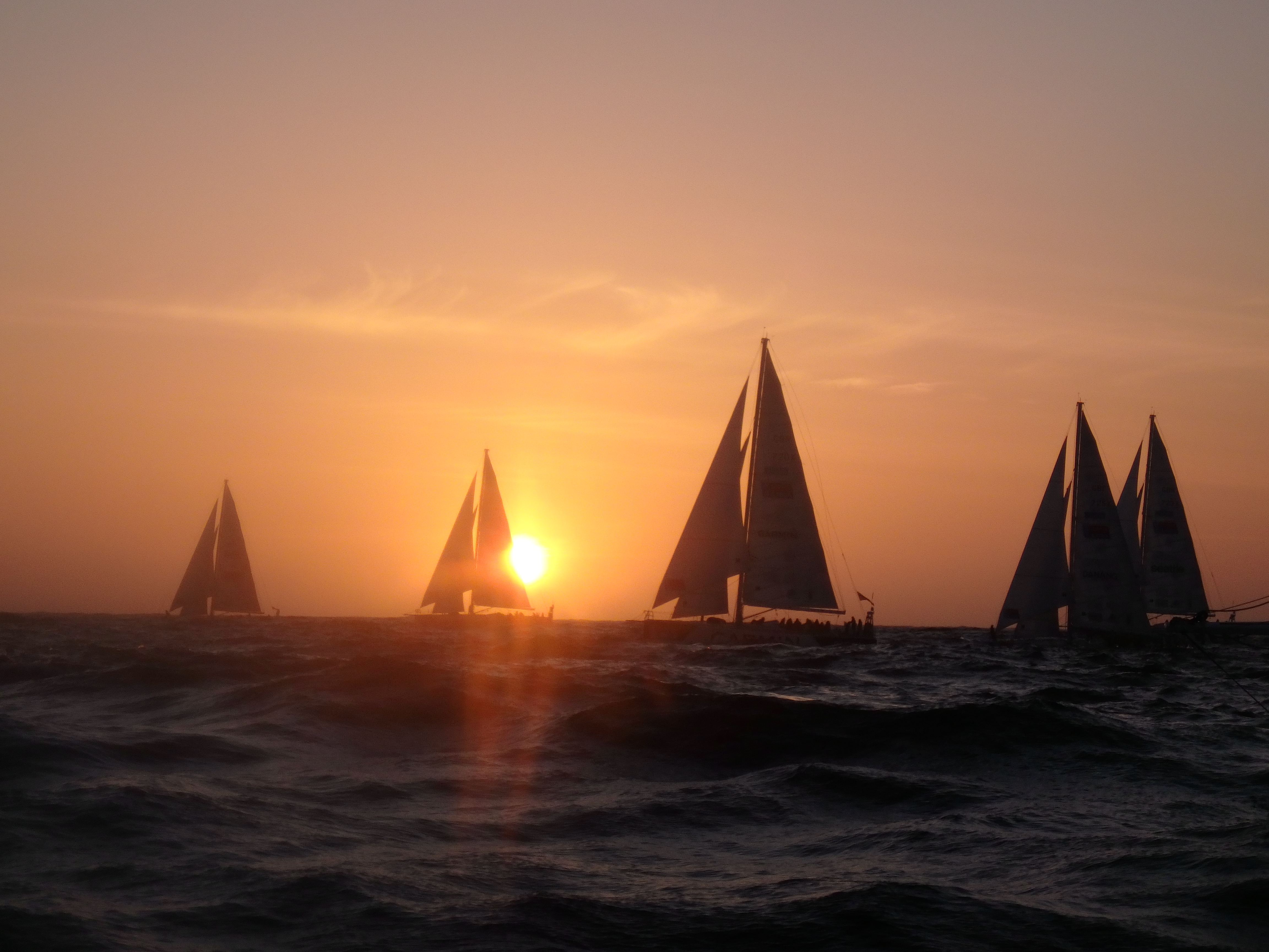 RACE 10 DAY 3: GYBE BALLET CONTINUES AS WIND EASES