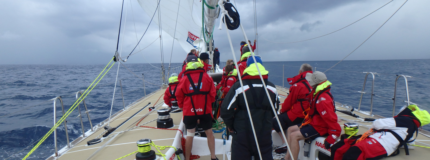 ​Race 1 Day 22: Careful trimming and helming key in Ocean Sprint phase