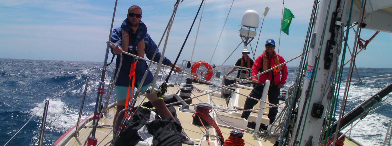 Clipper Ventures 10 flies heavyweight kite as it starts Bass Strait crossing 